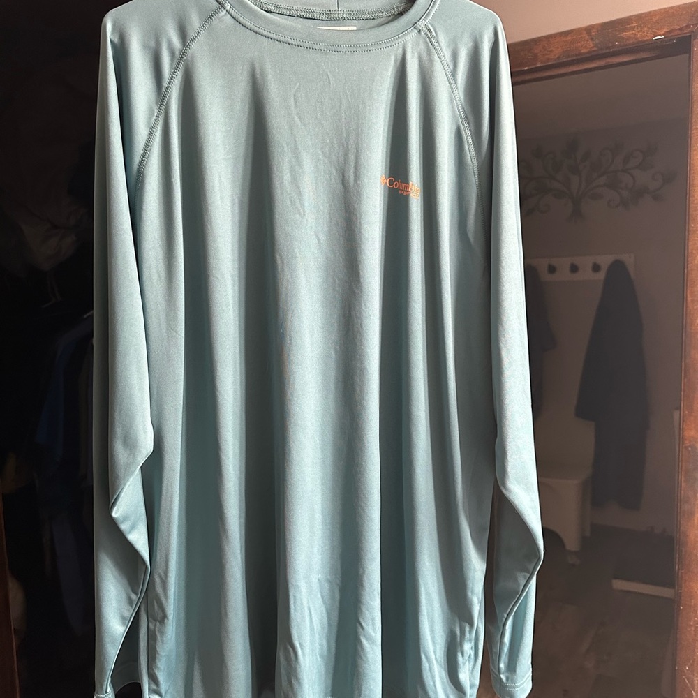 Columbia active wear long sleeve t shirt light weight.